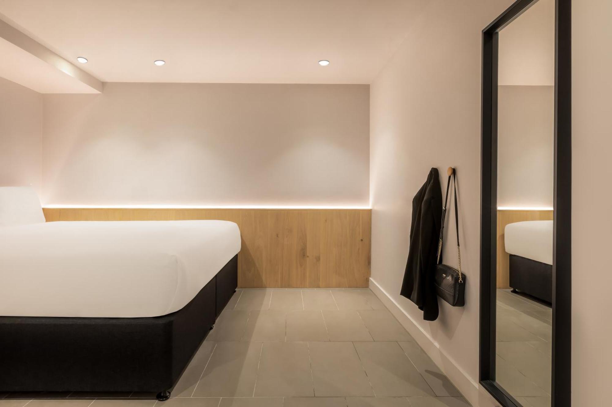 Zedwell Underground Hotel Tottenham Court Rd لندن الغرفة الصورة