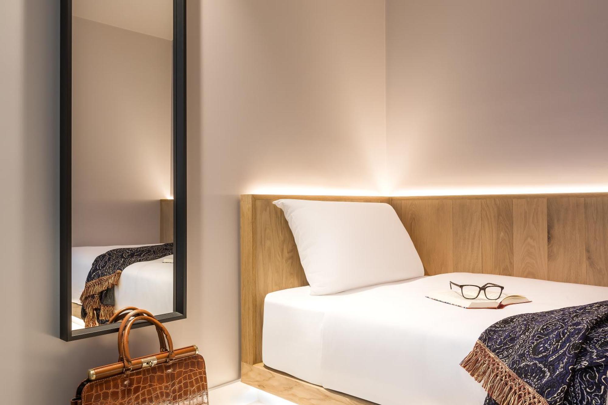 Zedwell Underground Hotel Tottenham Court Rd لندن المظهر الخارجي الصورة