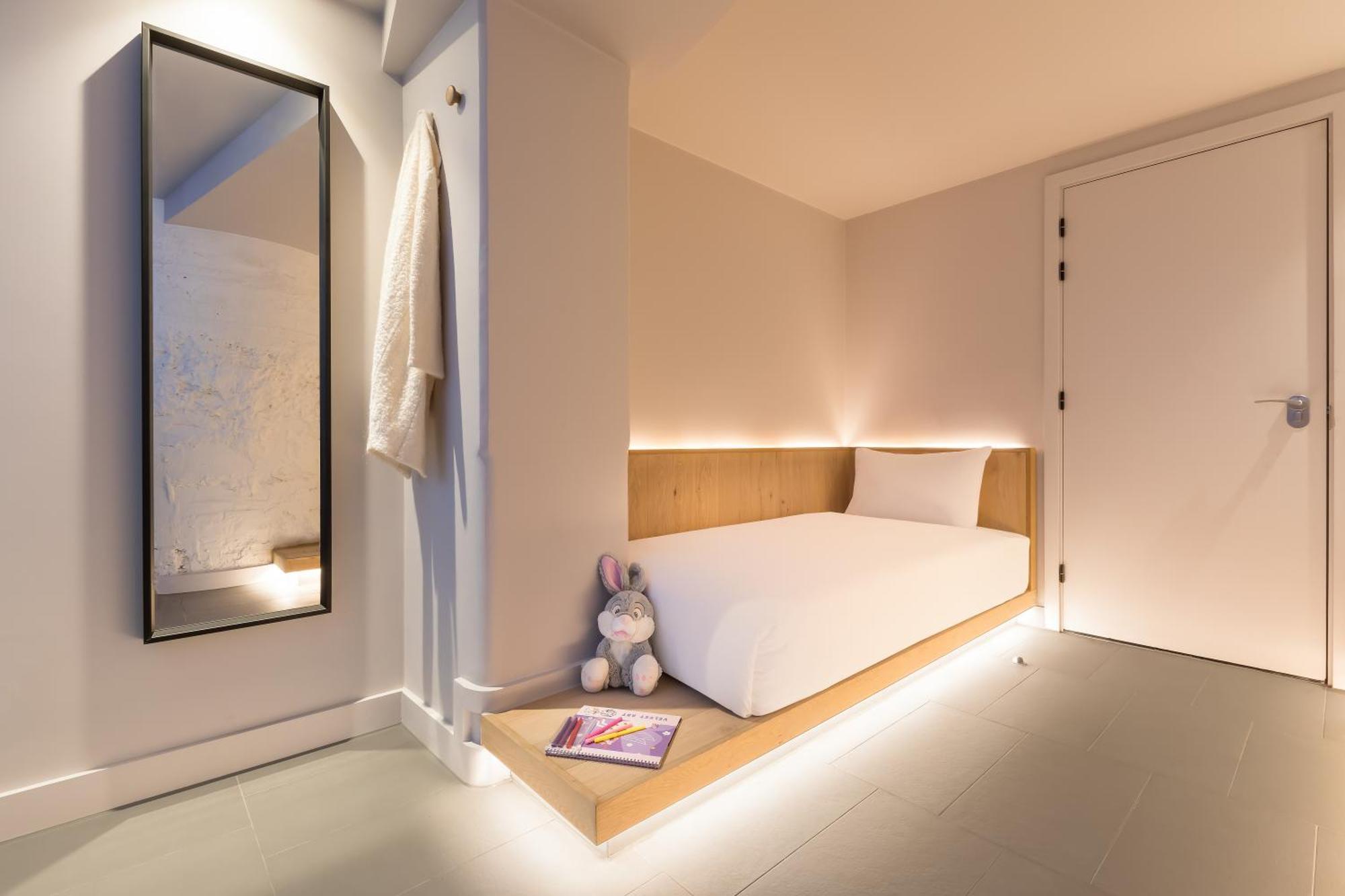 Zedwell Underground Hotel Tottenham Court Rd لندن الغرفة الصورة