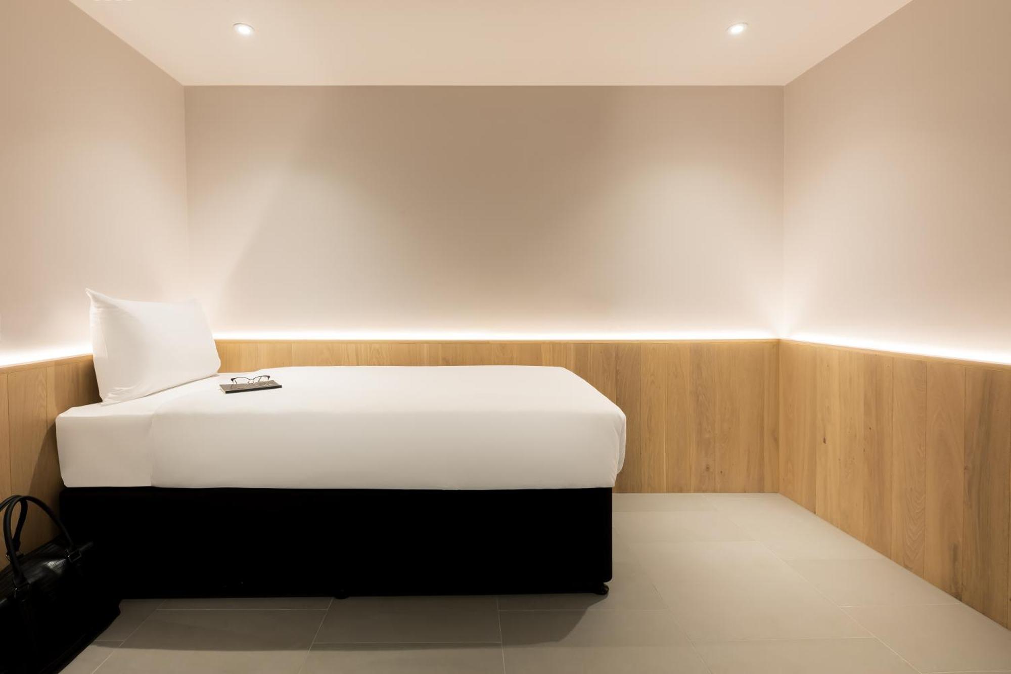 Zedwell Underground Hotel Tottenham Court Rd لندن المظهر الخارجي الصورة