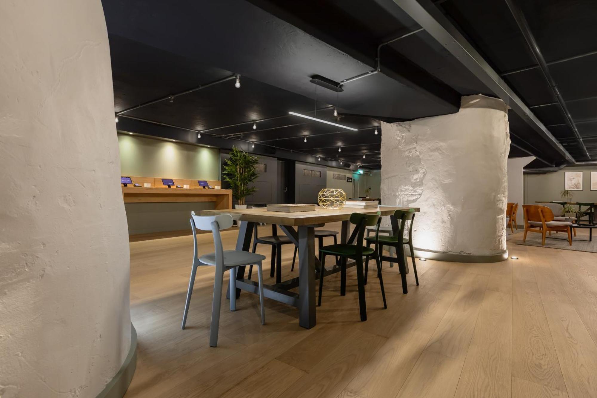 Zedwell Underground Hotel Tottenham Court Rd لندن المظهر الخارجي الصورة